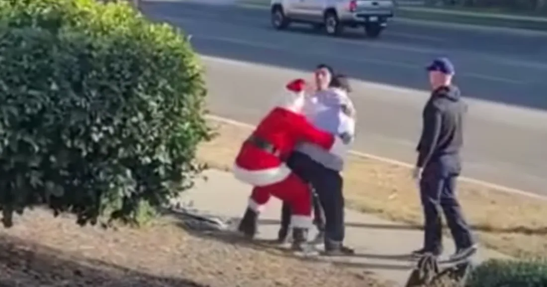 Vidéo : des policiers déguisés en Père Noël et lutin arrêtent des voleurs